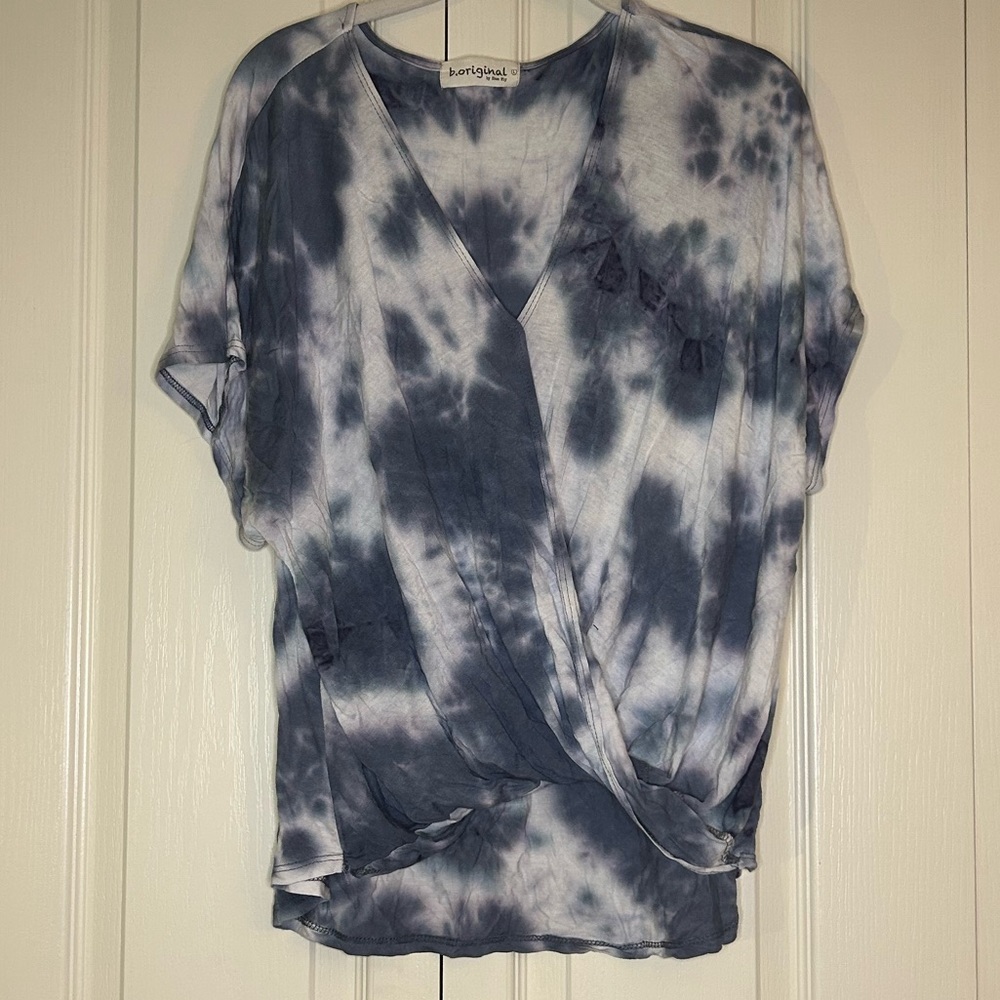 Women’s Front Twist V-Neck Top | Size L